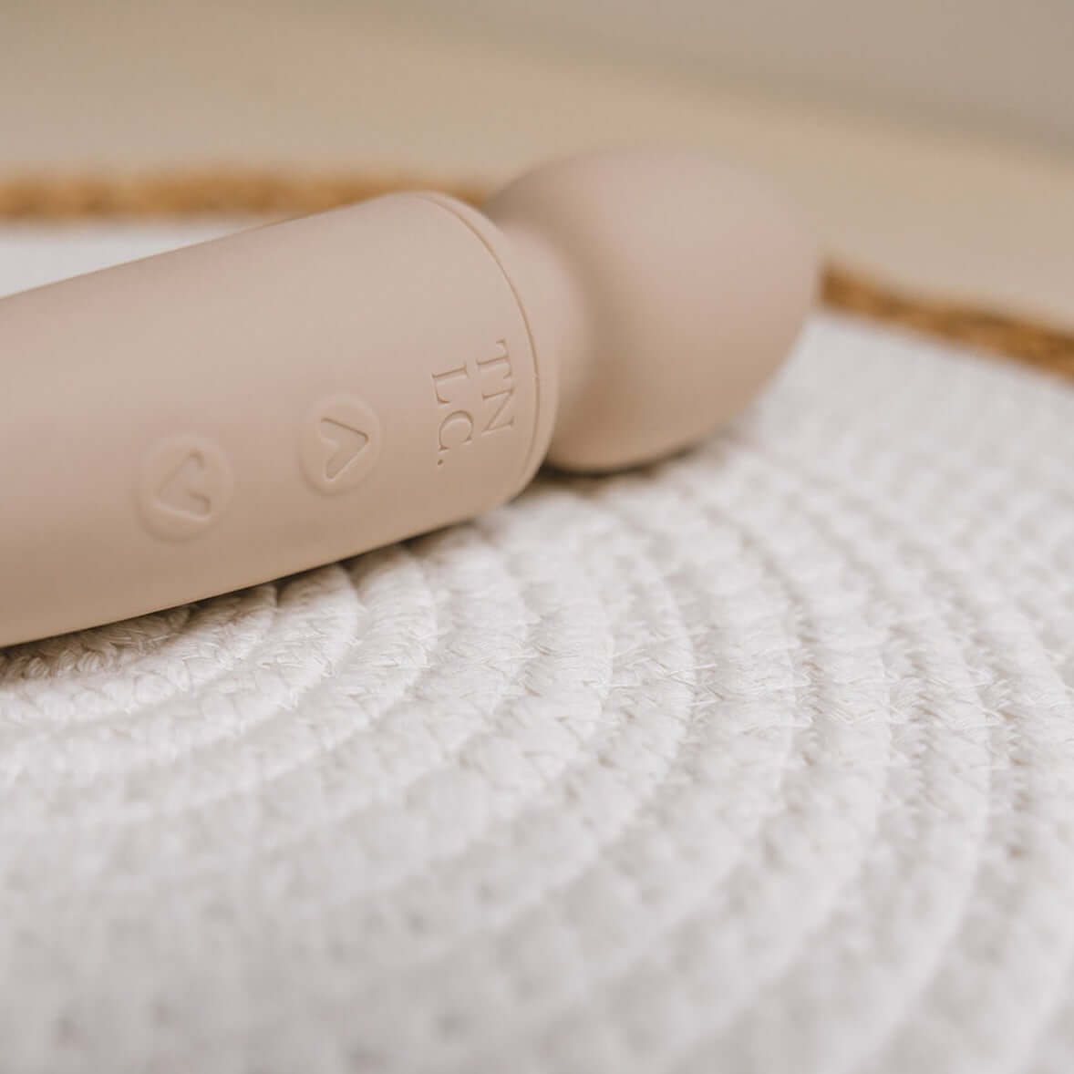Cassia | Dual-ended and Curved Wand Vibrator