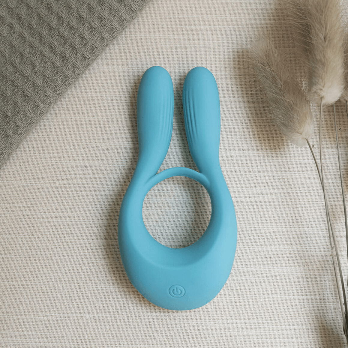 Medlar | Vulva Contouring Cock Ring with Vibrating Clitoral Prongs