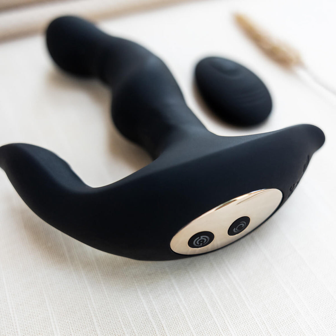 Davana | Vibrating Prostate Massager with Remote